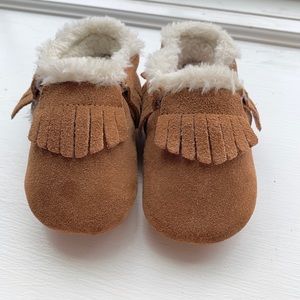 Suede and fleece moccasin with rubber sole